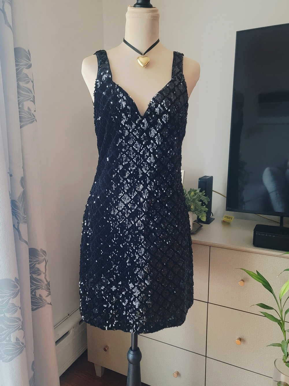 EXPRESS Black Geometric Sequin V-Neck Sheath Mini Dress M